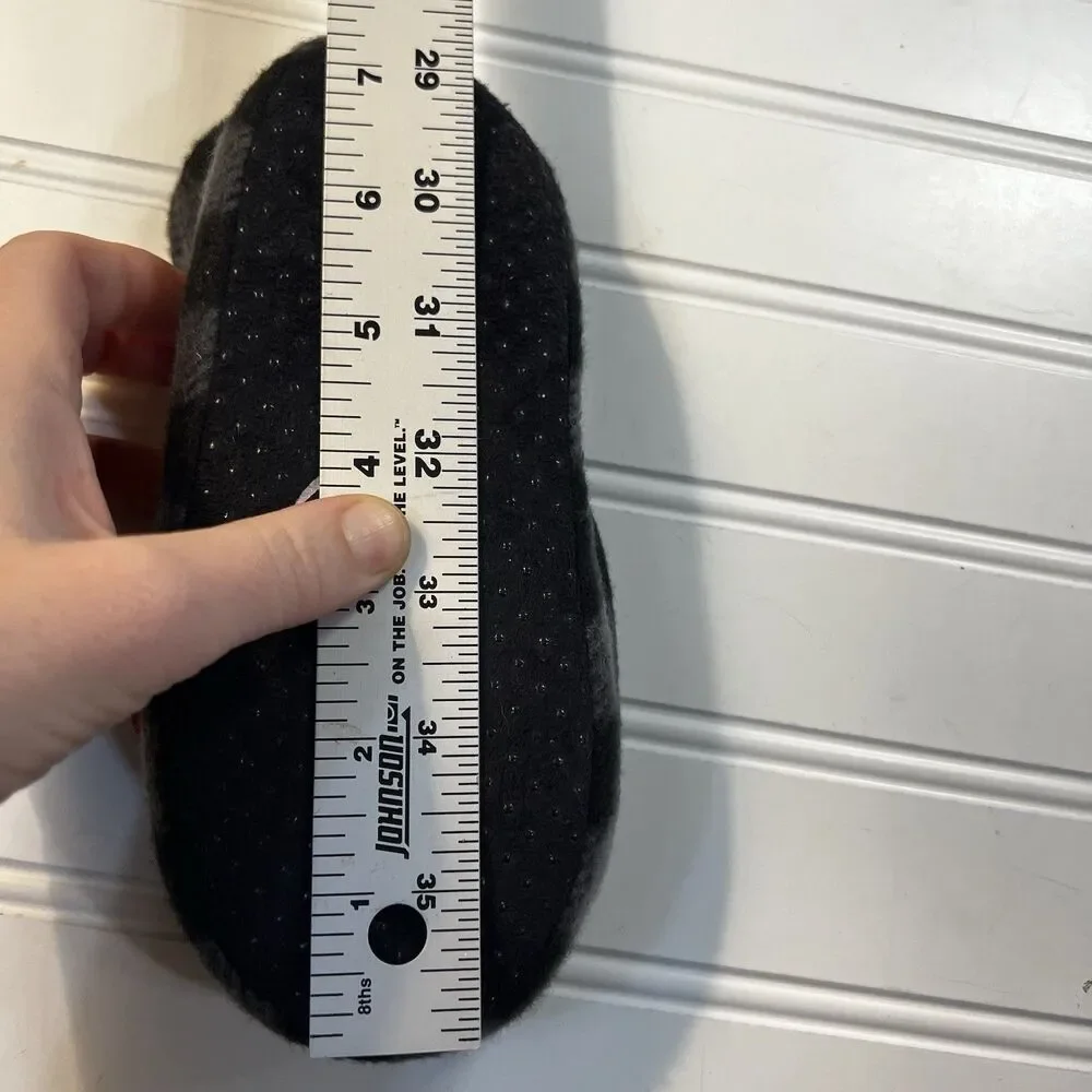 Wonder Nation Size 9-10 Black And Gray Plaid Slippers
